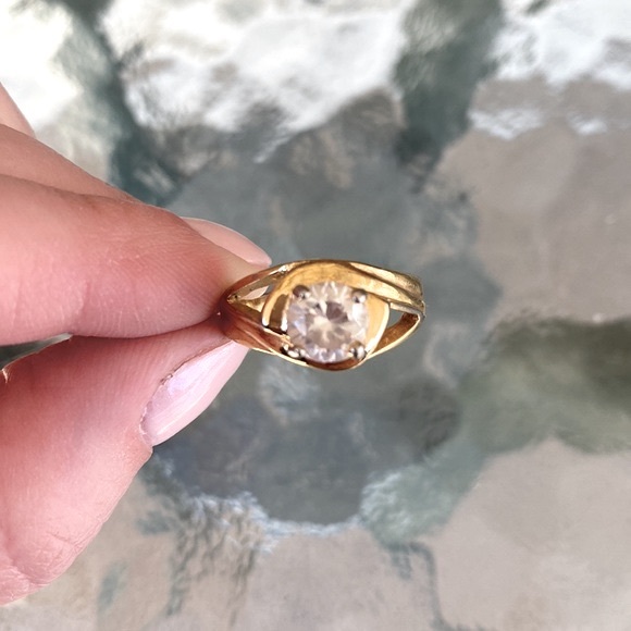 Gold Tone Round Cut Crystal Ring, Size 8 - Picture 7 of 15